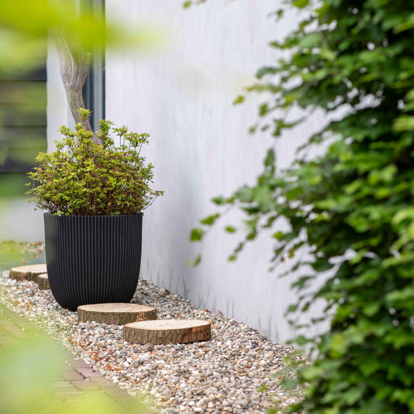 Capi Nature Groove Planter Ball Intense Black