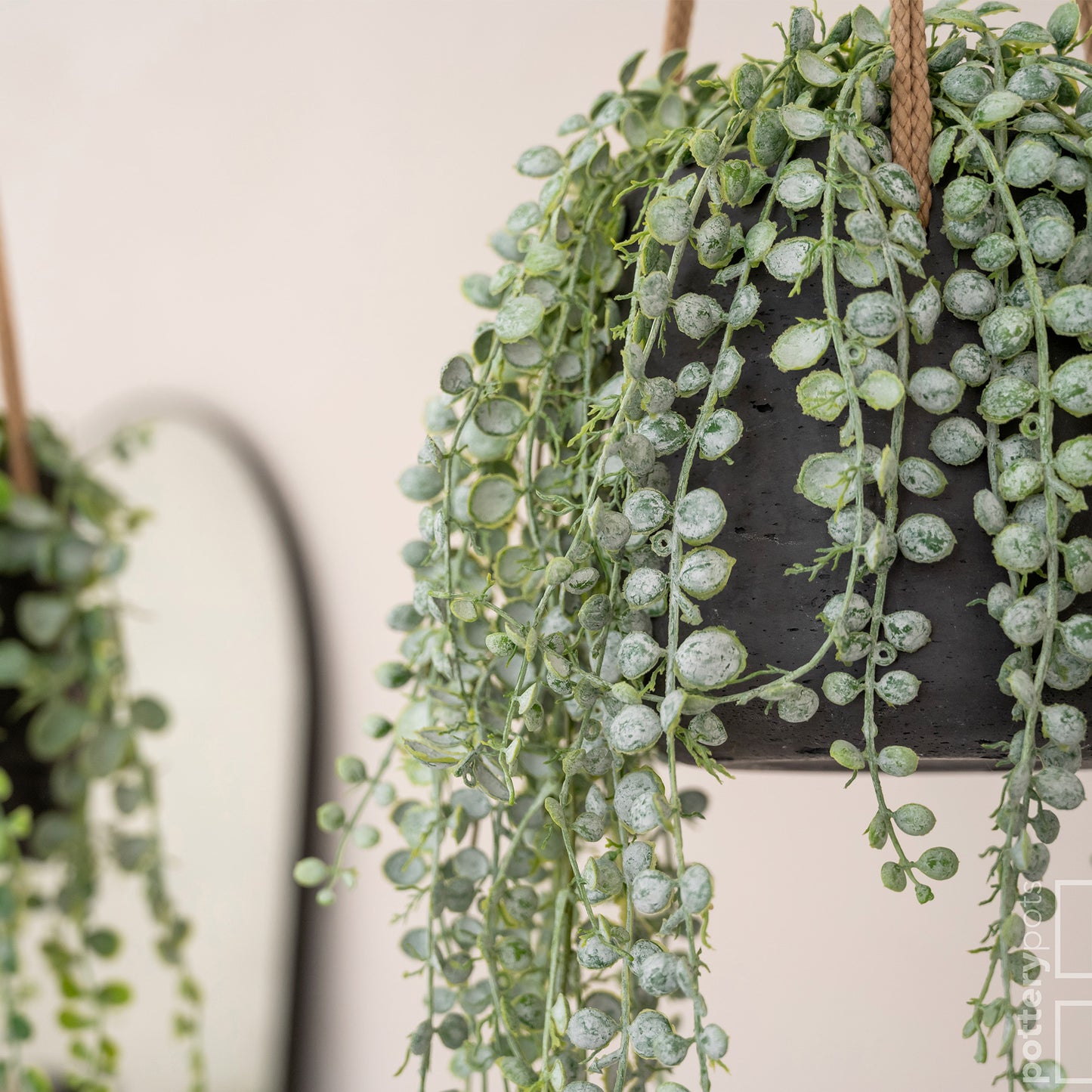 Patt Black Washed (Hanging)